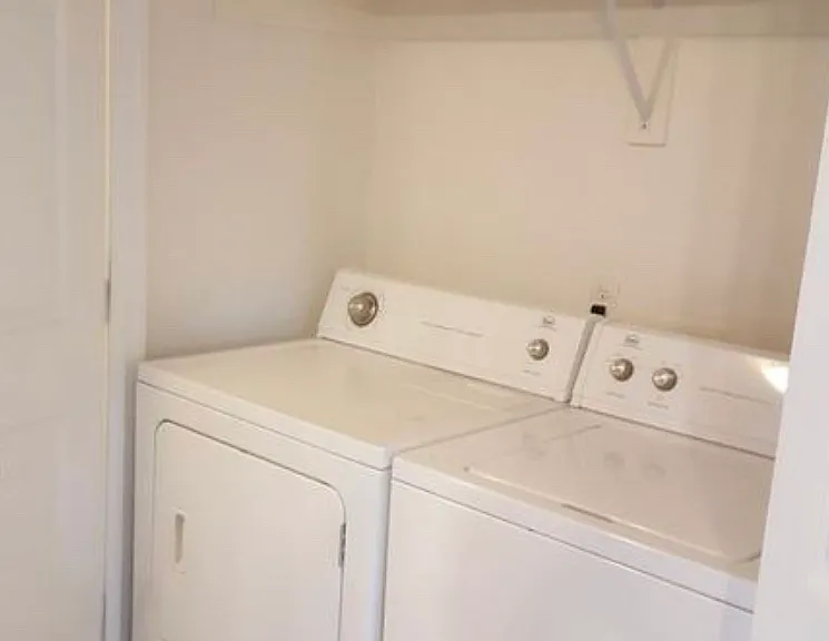 TUPPER HILL APARTMENTS — Photo 3