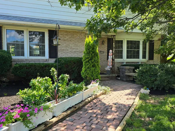 1734 Becker Rd, Manheim, PA 17545