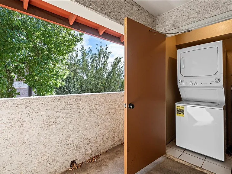 510 W University Dr — Photo 9