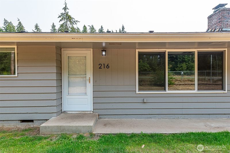 3rd image of 216 E Sleeper Road