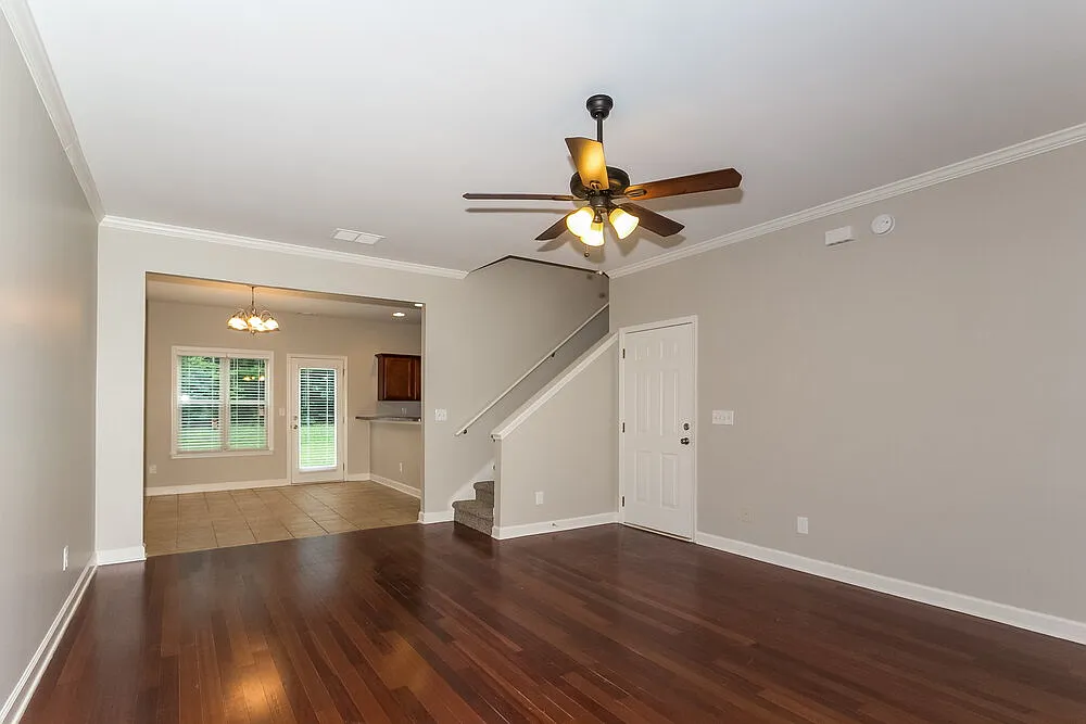 3 bed, 2.5 bath, 1558 sqft, $2,195 — Photo 2