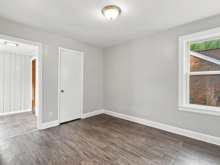 5573 Three Mile Dr — Photo 27