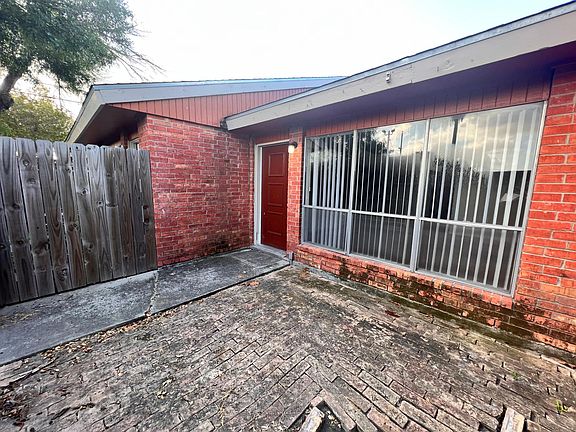 2nd image of 3723 Thornberry Ct