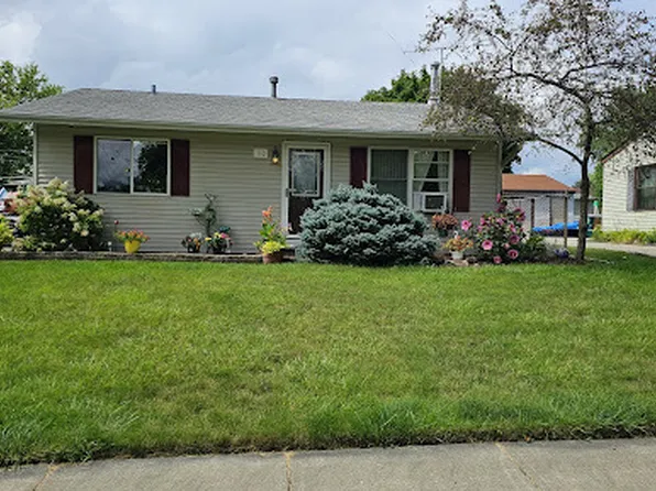 110 Elm Ln, Streamwood, IL 60107