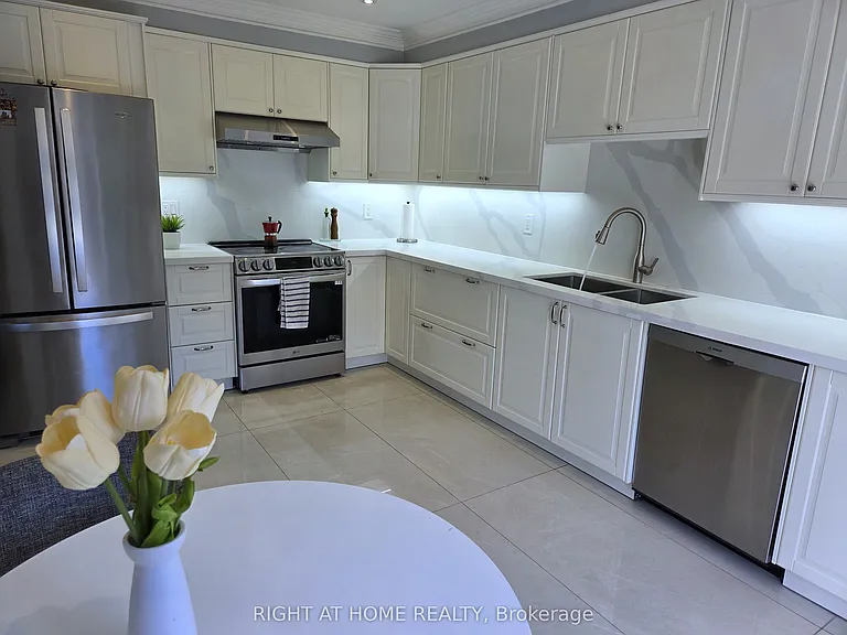 99 Purcell Cres — Photo 16