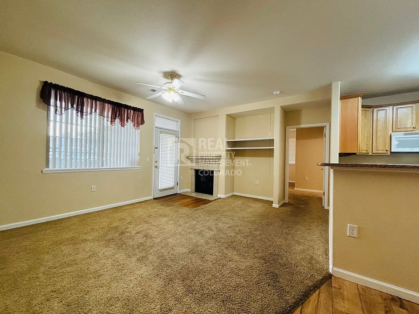 Beautiful 2-Bedroom, 2-Bath Condo in Lakewood's Bear Creek Area — Photo 4
