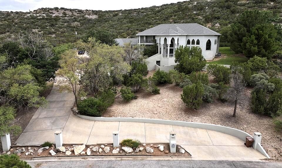 1st image of 902 Highland Dr