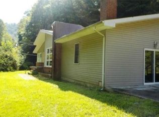 402 Martin Branch Rd, Mousie, KY 41839