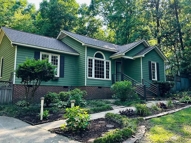 337 Thornwood Ln — Photo 3