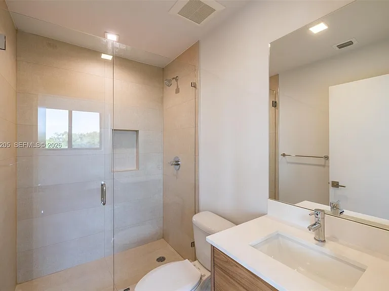 1376 SW 4th St #401 — Photo 7