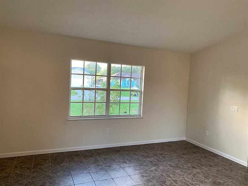 2nd image of 4073 SW Joffre St