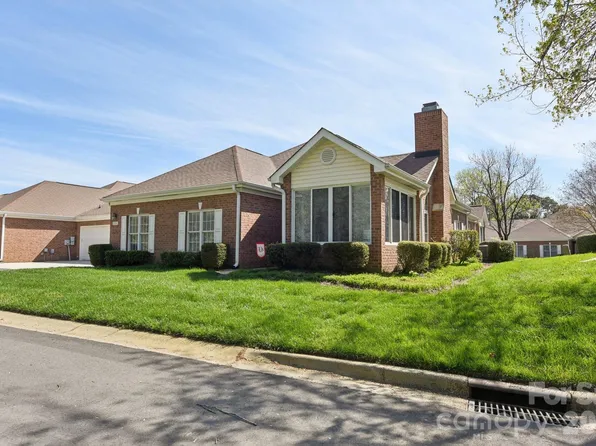 10816 Willow Crossing Dr, Charlotte, NC 28210