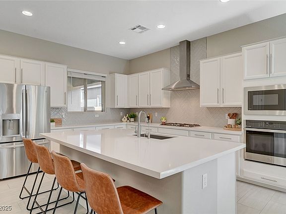 3rd image of 10251 Tiger Milkweed St