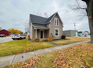 112 N Tucker St, Mentone, IN