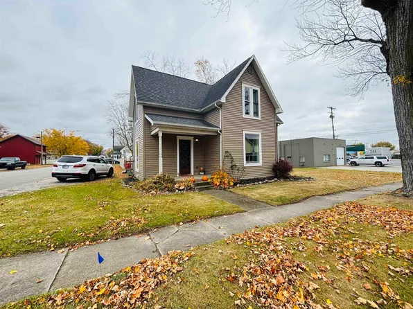 112 N Tucker St, Mentone, IN 46539