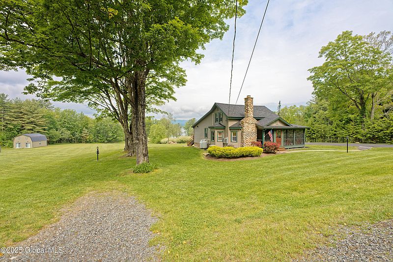 3rd image of 407 Lakeview Road