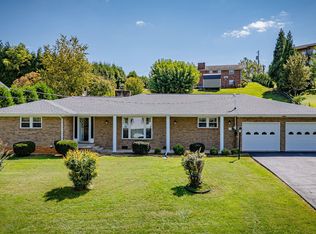 604 Willowood Dr, Johnson City, TN 37604