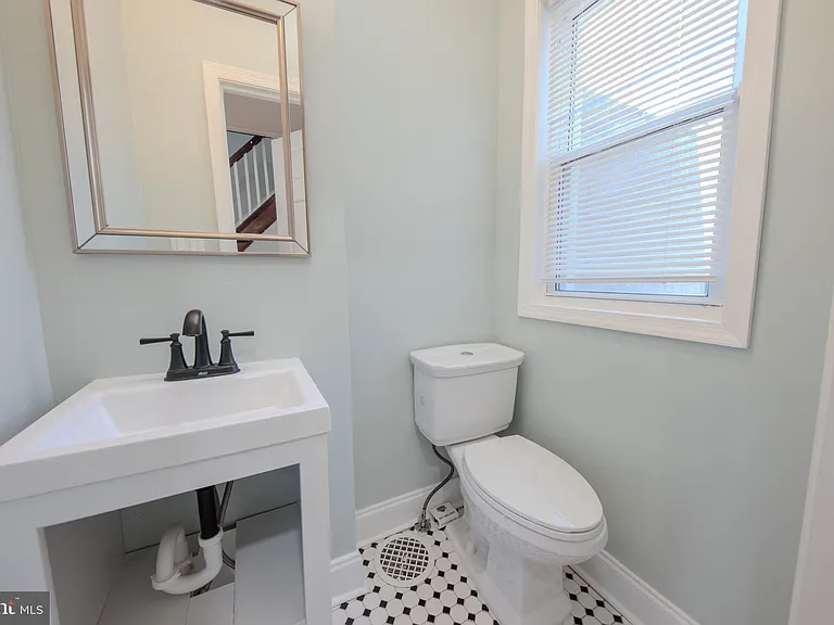 2059 E Ontario St — Photo 12