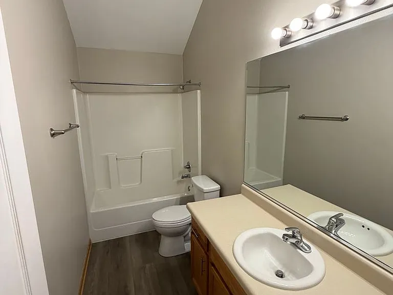 1123 SE Village View Ln — Photo 13