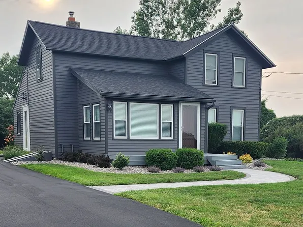 9186 York Rd, Le Roy, NY 14482