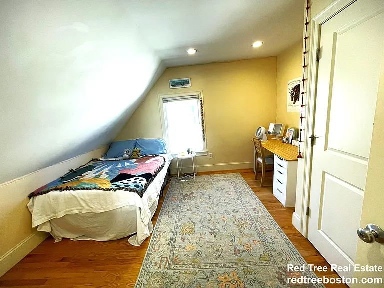 27 Lothrop St — Photo 8
