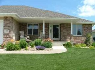 409 Winfield Cir, Sergeant Bluff, IA 51054