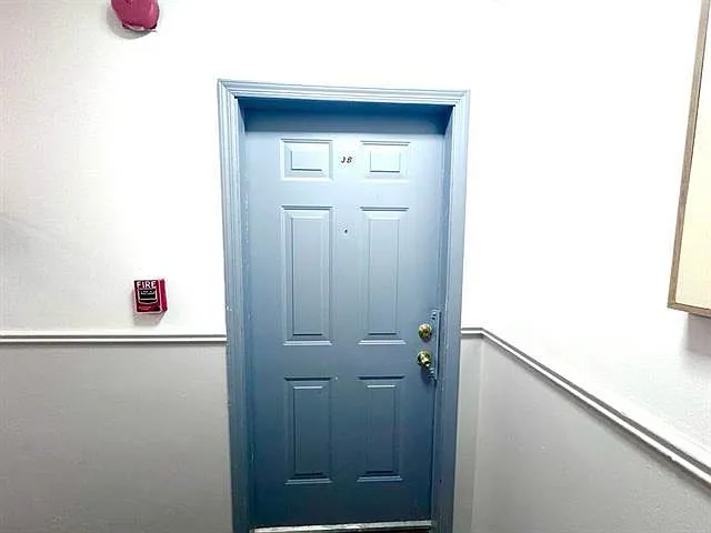 1 bed, 1.0 bath, $2,500 — Photo 2