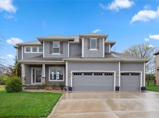 825 Creekmoor Pond Ln, Raymore, MO 64083