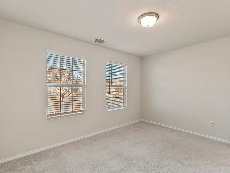 10121 Wyseby Rd — Photo 23