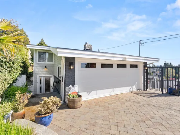 15535 Royal Ave, White Rock, BC V4B 1N5