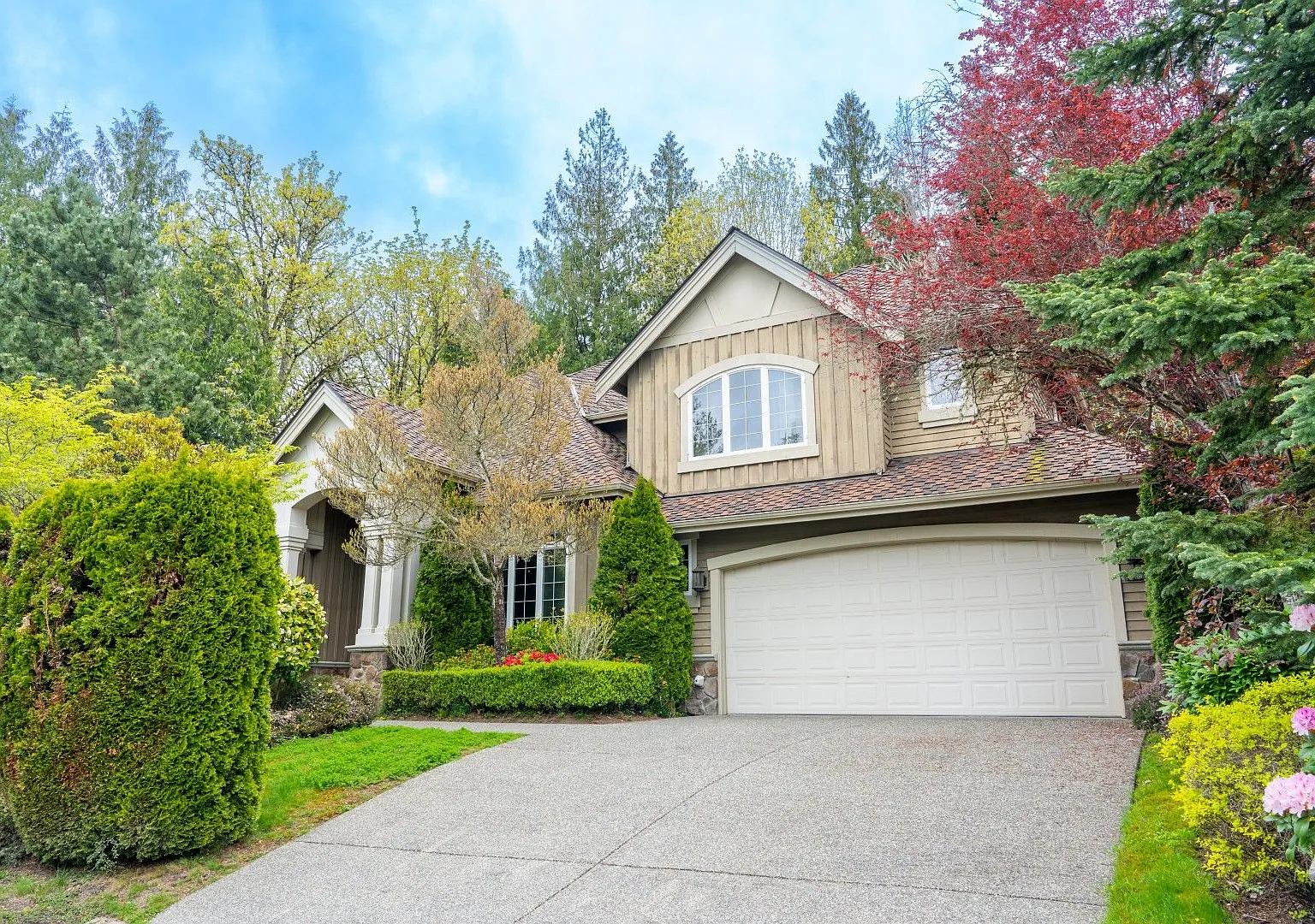 5bd/3.5ba Sammamish Home — Photo 1
