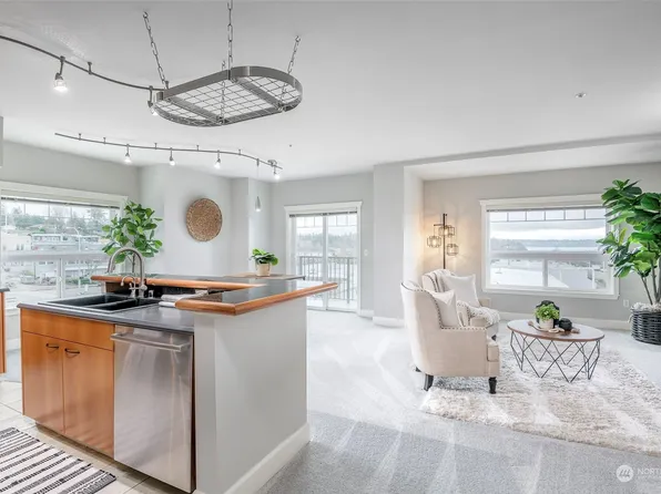 22226 6th Avenue S #405, Des Moines, WA 98198