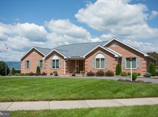 1403 Majestic Dr, Chambersburg, PA