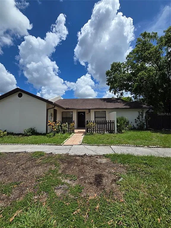 3 bed, 2.0 bath, 1278 sqft, $2,350 — Photo 1