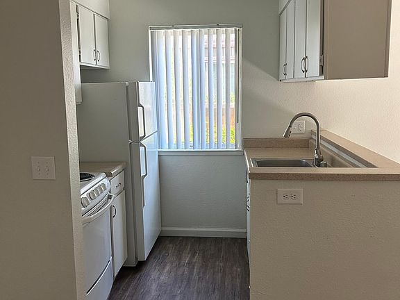 4th image of 436 Nash St Unit 1