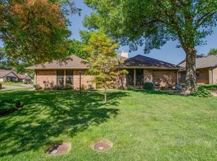 1816 Country Club Dr, Enid, OK 73703