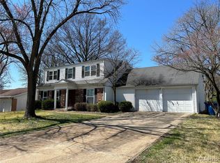 829 Lesparre Dr, Saint Louis, MO 63141