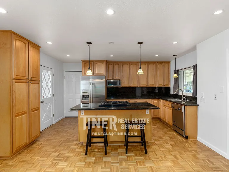 9136 Cecile Way — Photo 16