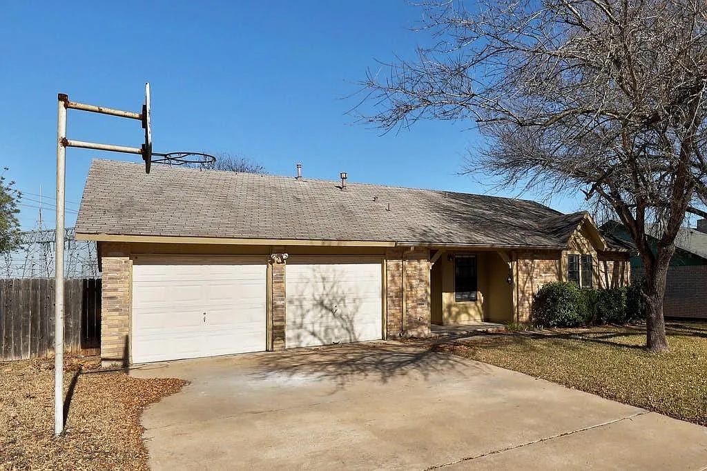 4 bed, 2.0 bath, 1537 sqft, $2,050 — Photo 3