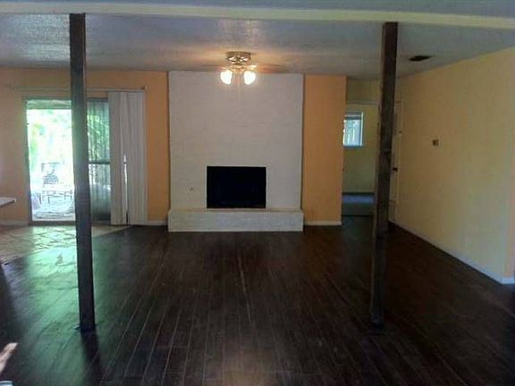 3rd image of 3200 Laguna Dr