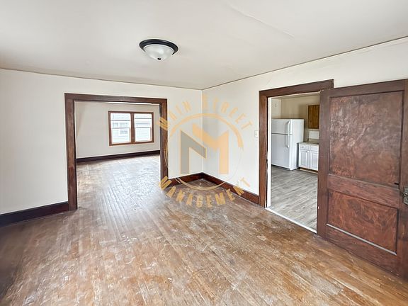 5th image of 1580 Elm St