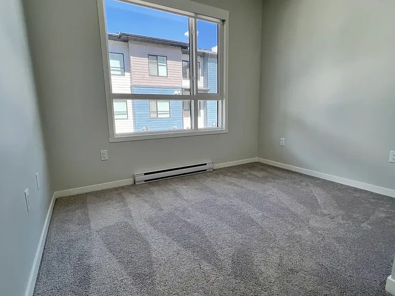 42 Cranbrook Gdns SE #1101 — Photo 1