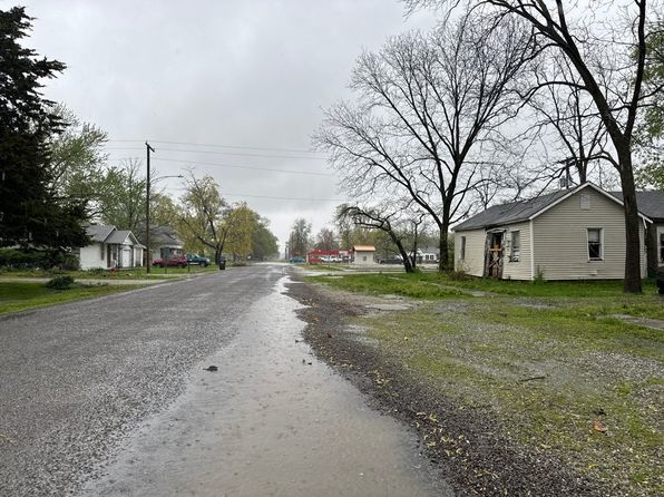 112 Dewolf St, Odin, IL 62870