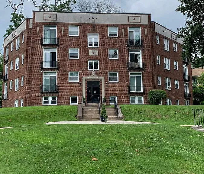 625 E Vernon Rd #2E — Photo 1