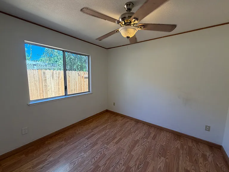 1384 Somerset Dr — Photo 7