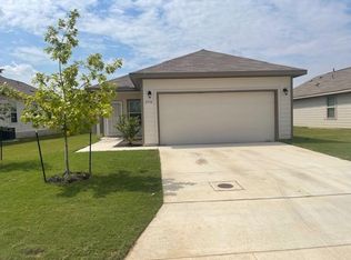 2532 Smokey Cv, Seguin, TX 78155