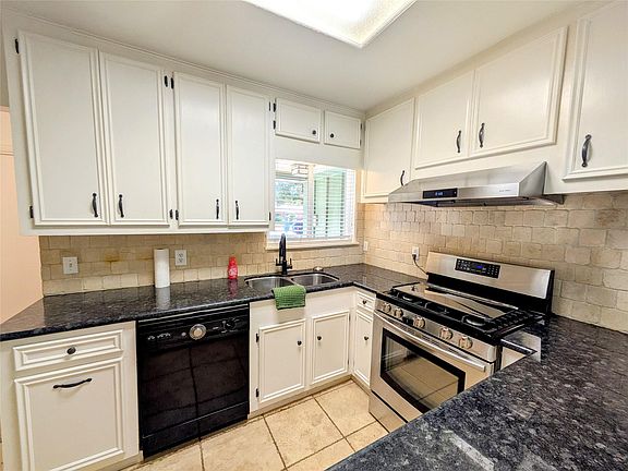 5th image of 4514 Benning Dr