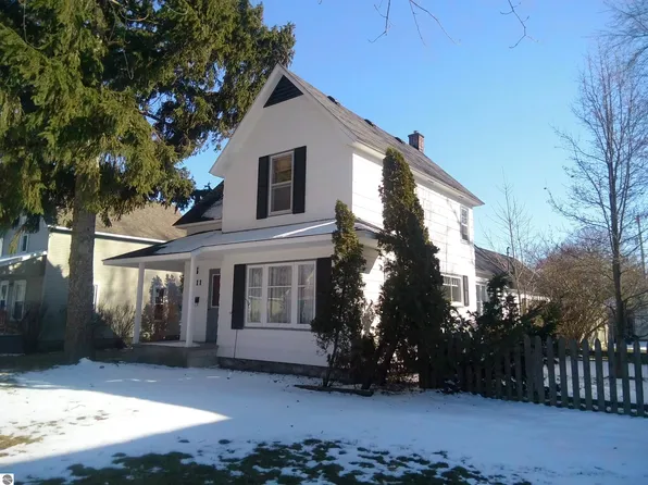 511 W 11th St, Traverse City, MI 49684
