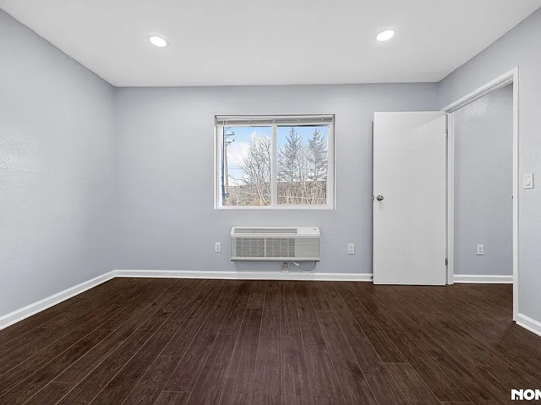 9 Vreeland Ave #3E — Photo 11