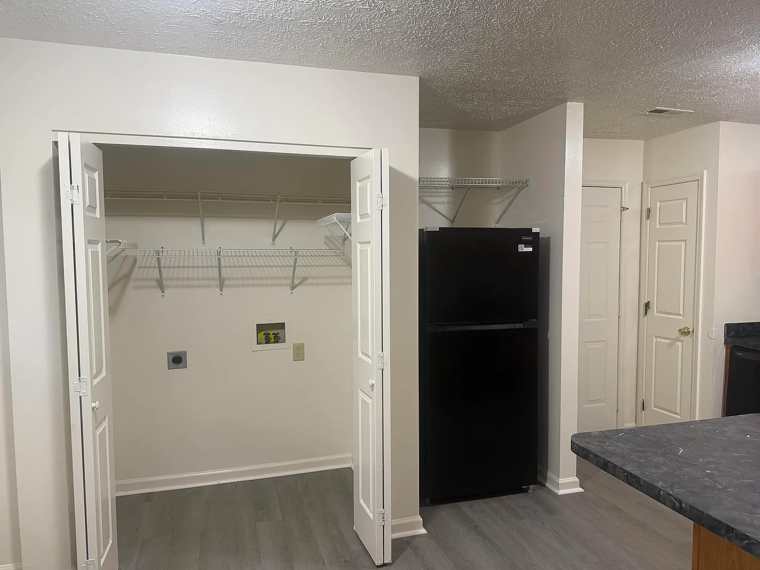 3 bed, 2.0 bath, 1207 sqft, $1,795 — Photo 3